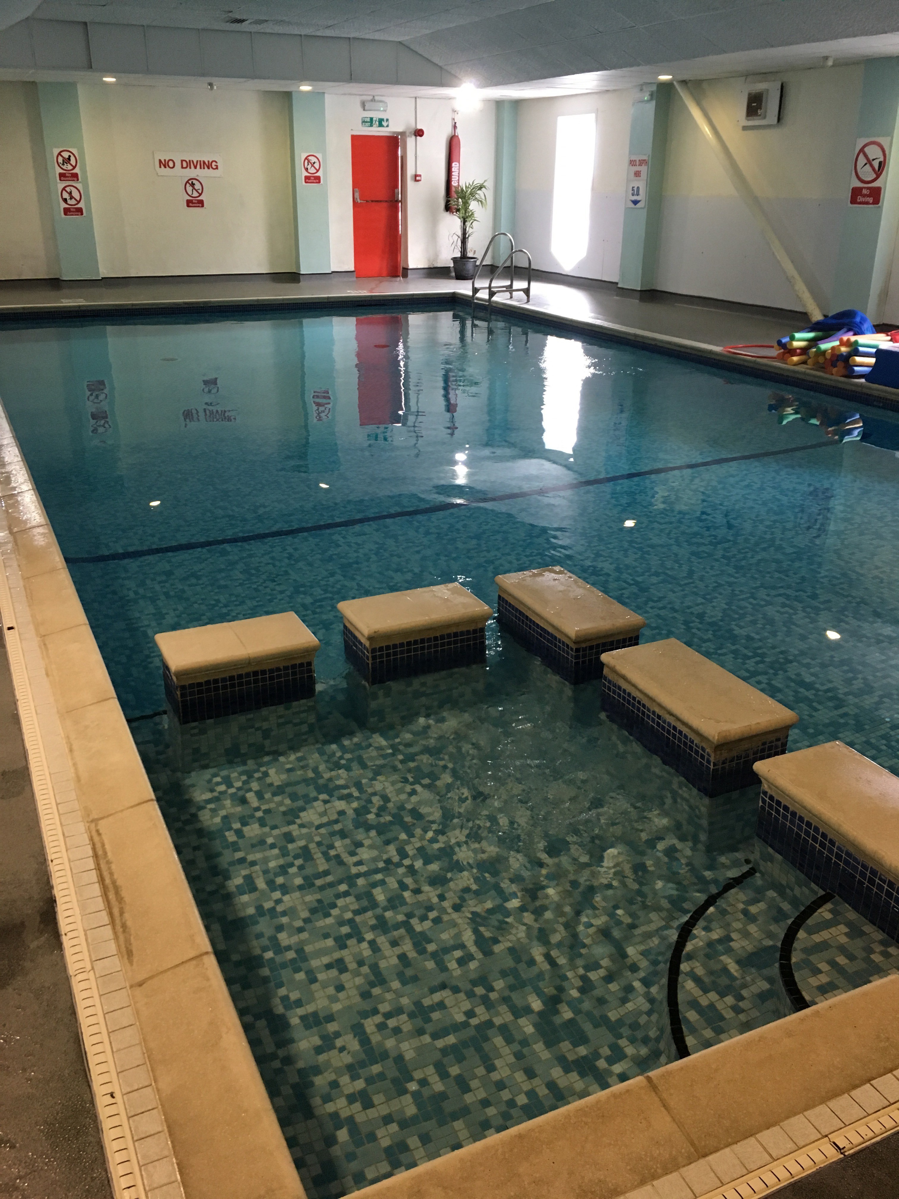 Spindles Grand Burstin Hotel Puddle Ducks