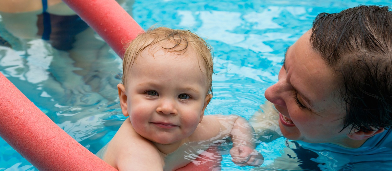 Baby Swimming (Woggle)