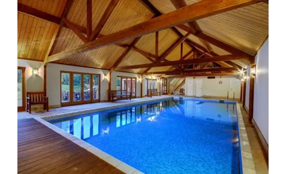 SHRIVENHAM Cleycourt Manor Pool