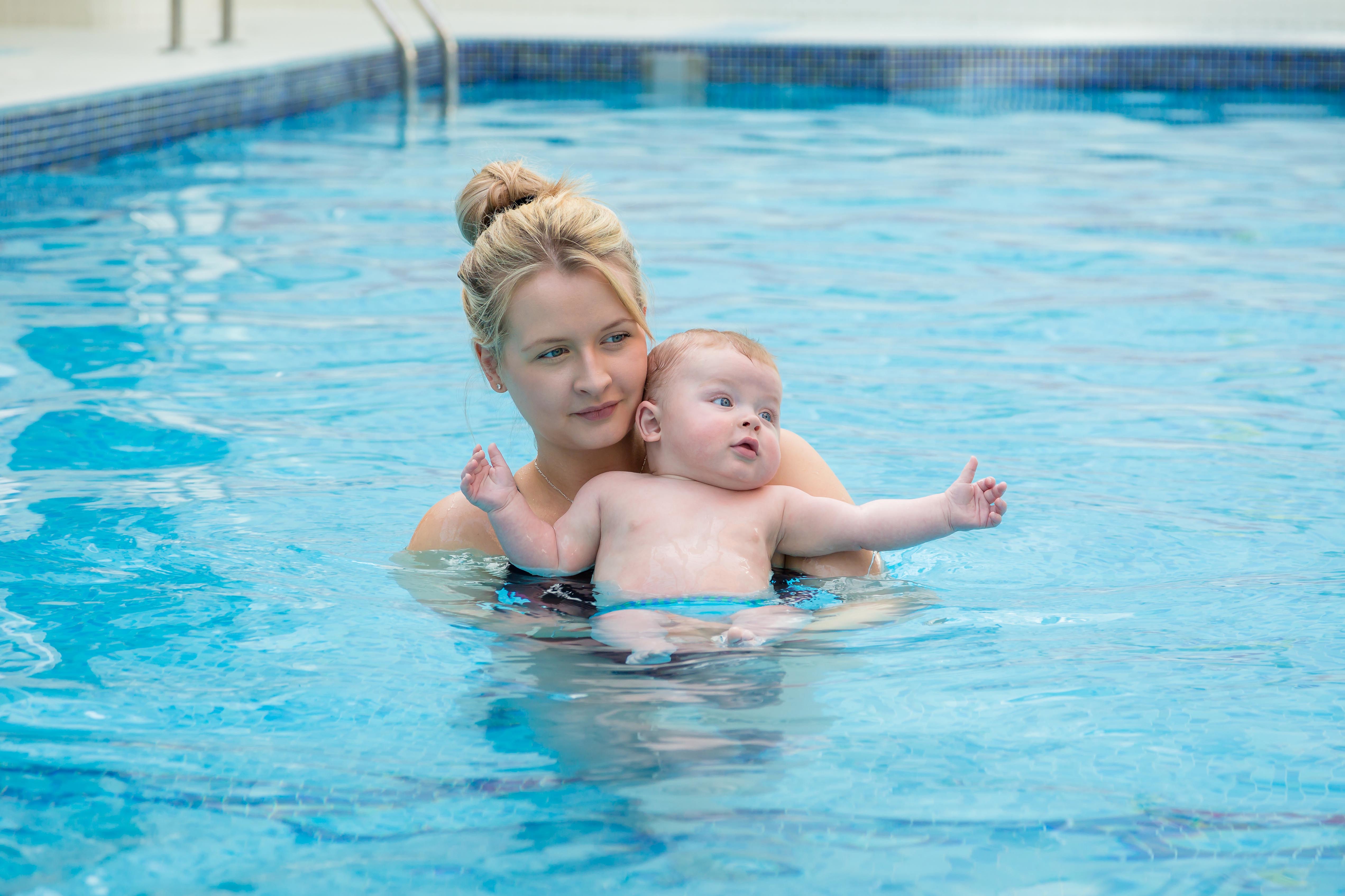 Baby Swimming (with Mum)