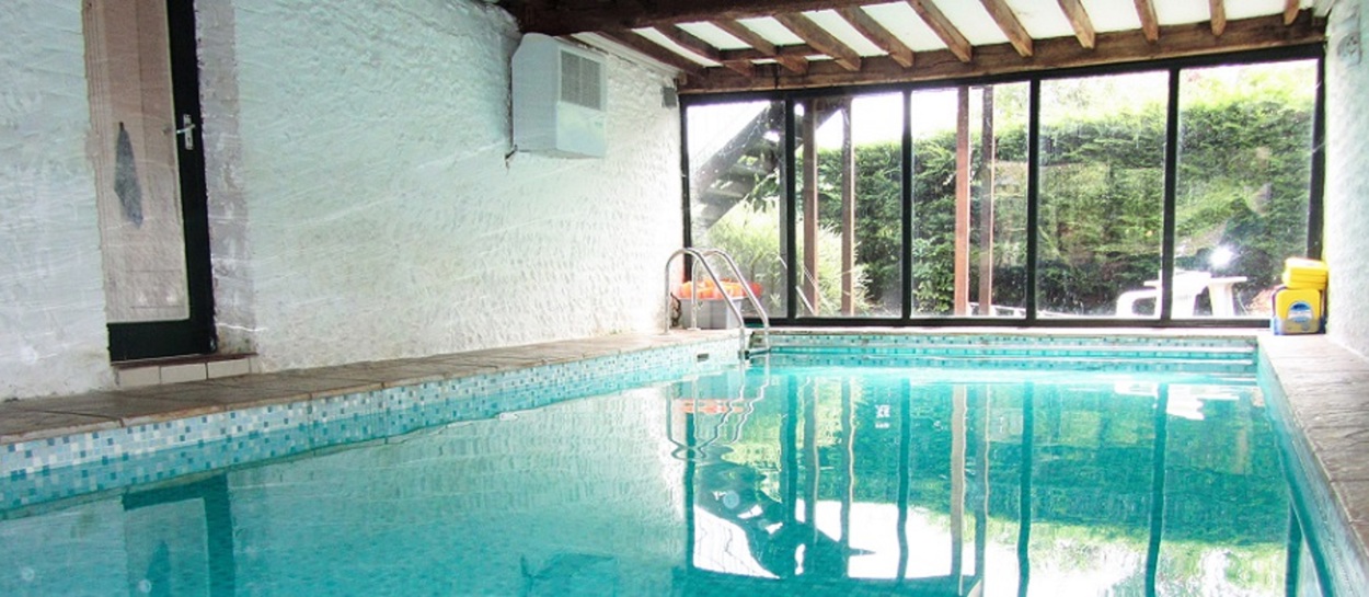 Clayton Court Barn Pool Banner