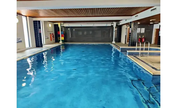 Willen Lake Pool (1)